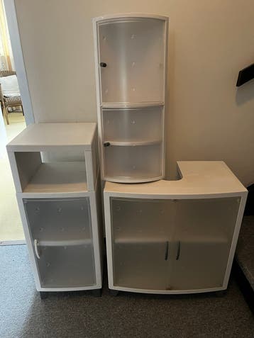 Set van 3 kunststof badkamerkasten