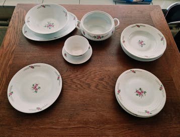 Authentiek servies met bloemen - Gratis af te halen