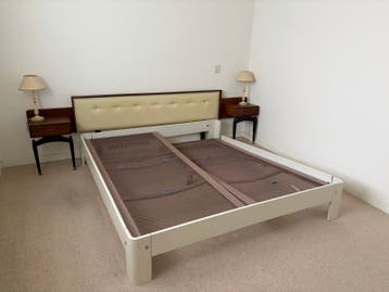 Gratis Auping bed met vintage ombouw (excl. matrassen)