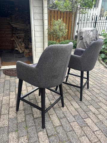 Set van 2 Barkrukken, gratis af te halen.