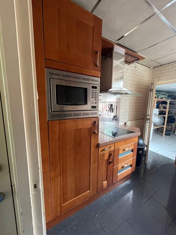 Keuken hout houtlook graniet (?) keukenblad