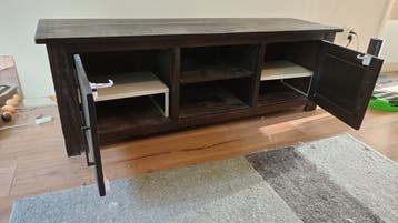 Houten TV meubel incl. metalen inzetstukken