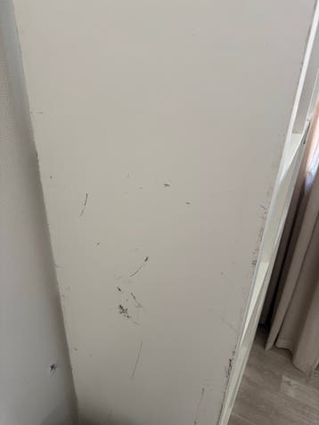IKEA kast met vlekken en krassen - gratis af te halen