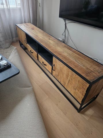 Tv meubel (gratis af te halen)