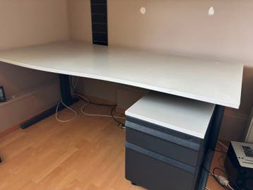 Bureau en Bureaustoel (stevig)