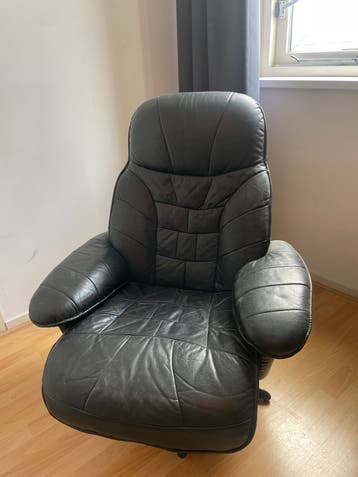 Gratis! Comfortabele zwarte leren relaxfauteuil