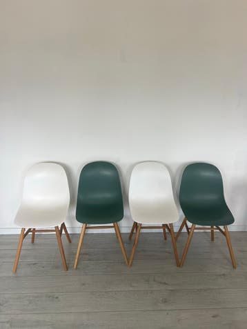 Gratis eettafel met 4 stoelen (wit/groen) – Enschede