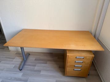 Bureau met kastje GRATIS op te halen