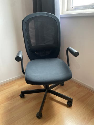 Gratis! Zwarte Bureaustoel met Mesh Rugleuning