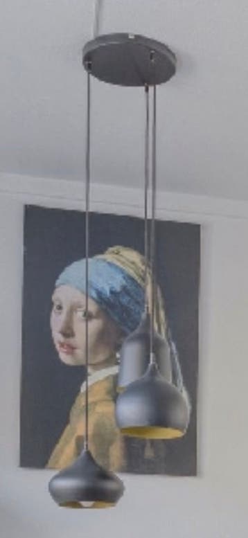 Zwarte hanglamp met drie afzonderlijke lampen