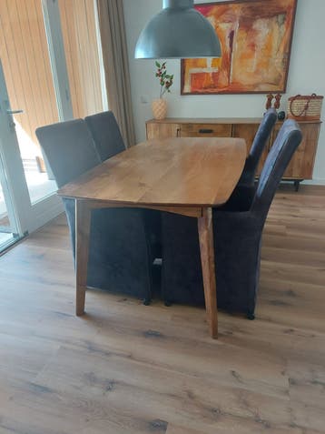 Gratis eetkamerstoelen  op wieltjes