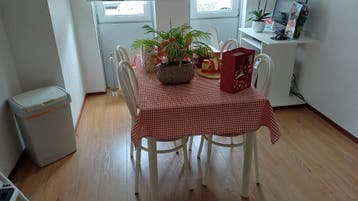 keukentafel met 4 stoelen, GRATIS