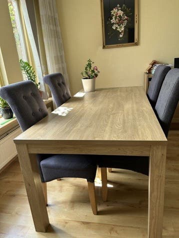 eettafel met 4 stoelen