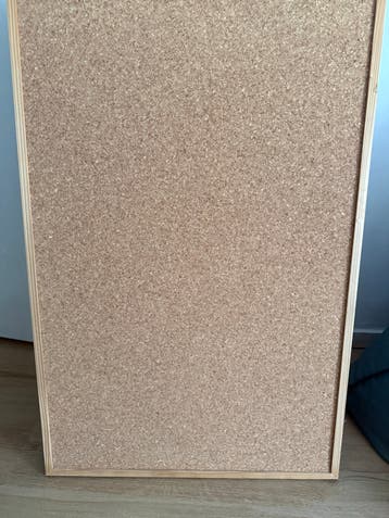Prikbord met houten frame