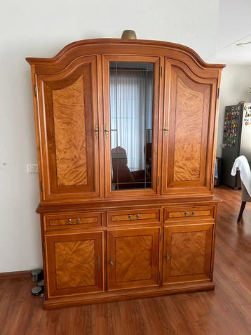 Vitrinekast, barentje, tv kast, dressoir, buraeu