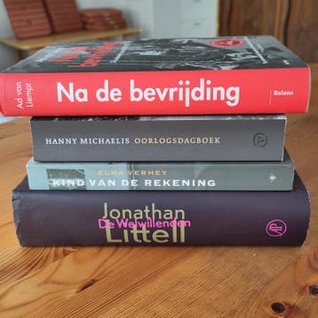Set van 4 boeken met bespiegelingen over WO II