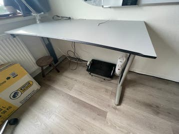 Verstelbaar bureau grijs