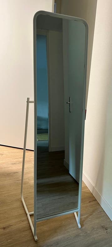Ikea Knapper staande spiegel met haken en rail