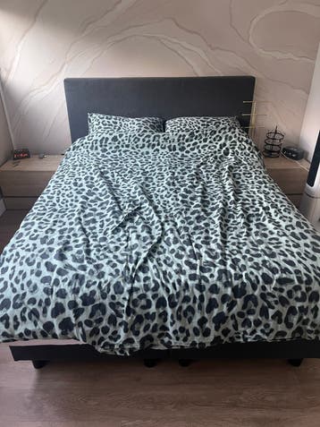 tweepersoonsbed met evt 2 losse matrassen en topper