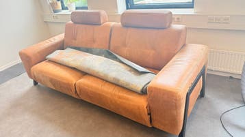 Gratis - Grote leren elektrische bank + vloerkleed