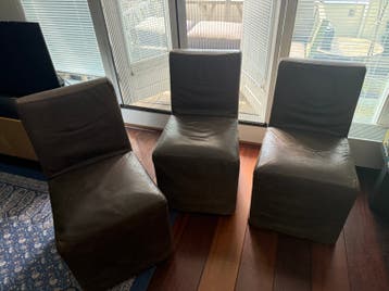 Drie Comfortabele leren stoelen - Bruin