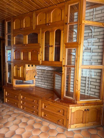 Gratis houten wandmeubel