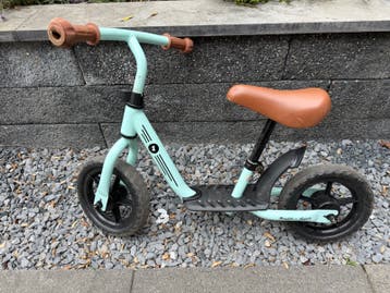Stoere kinderloopfiets - mintgroen met bruin zadel