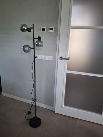 Moderne Zwarte Vloerlamp met 3 Glazen Bollen