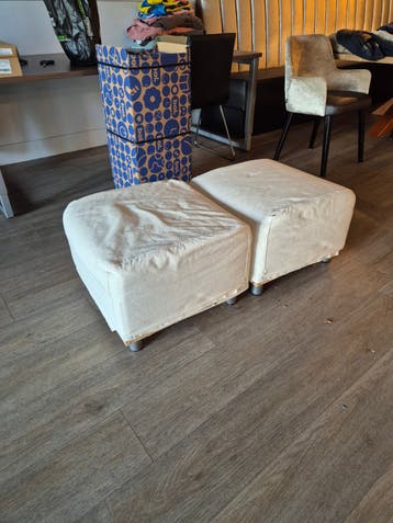 Set van 2 crèmekleurige poefs - Ikea Kaplan