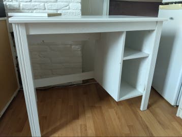 Gratis IKEA bureautje met gebruikerssporen - snel ophalen!
