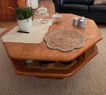 Zeshoekige salontafel van eikenhout