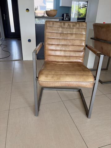 Leren eetkamerstoel met metalen frame GRATIS