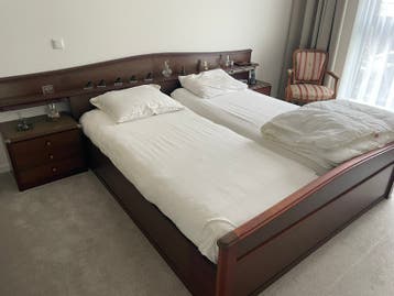 Complete slaapkamer meubels met kast en lade kastje