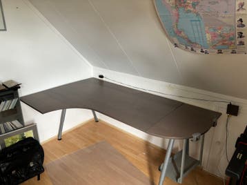 Bureau, gratis op te halen, is al gedemonteerd