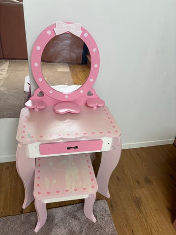 Gratis kaptafel/make-up tafel met gebruikerssporen