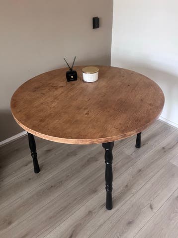 Ronde houten tafel met zwarte poten - Diagonaal 108cm