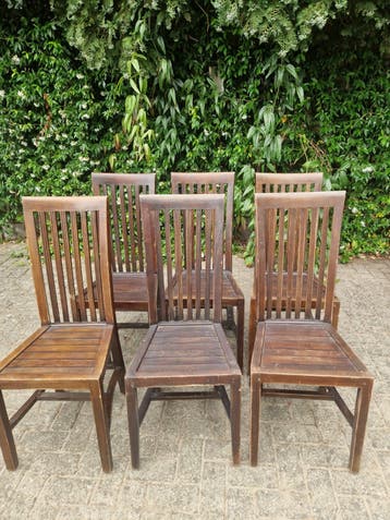 GRATIS! 6 stevige houten stoelen