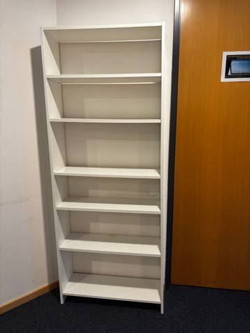 2 Witte Boekenkasten gratis