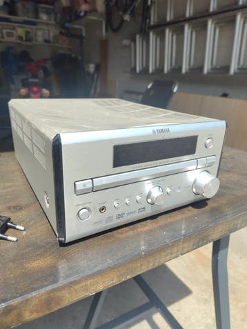 Yamaha RDX-E700 kapot