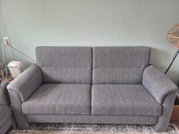 Comfortabele grijze tweezitsbank