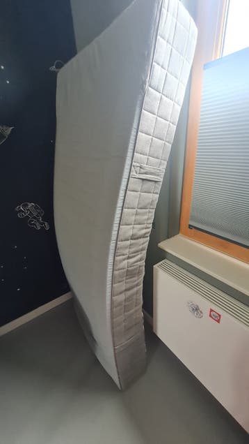 Eenpersoonsmatras met vlekken - Gratis afhalen