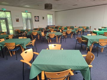 Tafels en stoelen