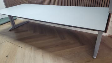 GRATIS - Groot in hoogte verstelbaar bureau, 250x100 cm