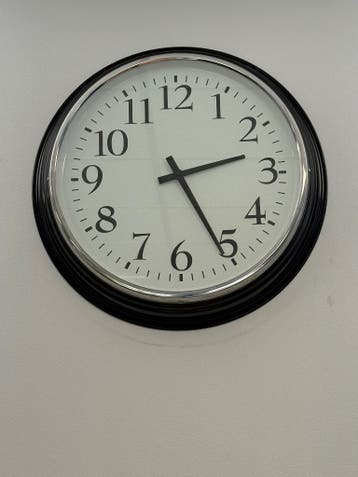 IKEA Bravur wandklok- 59 cm/zwart