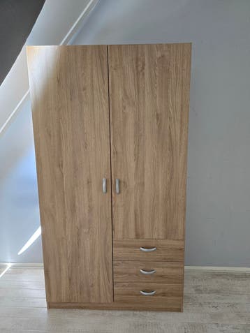 Gratis kledingkast (intact, transport voor koper)