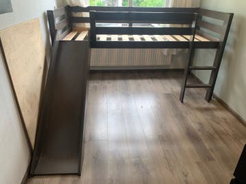 Gratis Hoogslaper met Glijbaan - Perfect voor Kinderen!