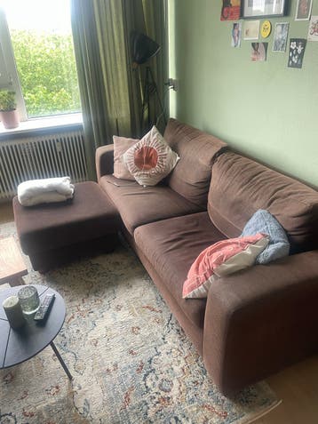 Gebruikte bank met hocker (vlek en gerepareerd gat)