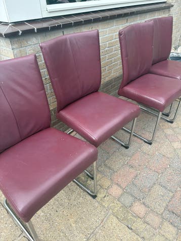 Gratis op re haken 4 eetstoelen