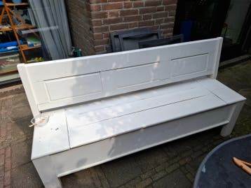 GRATIS Witte houten bank met opbergruimte