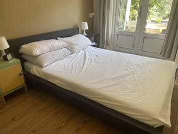 Tweepersoonsbed en matras (gratis)